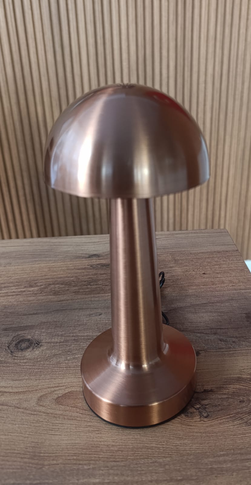 ŞARJLI LED MASA LAMBASI